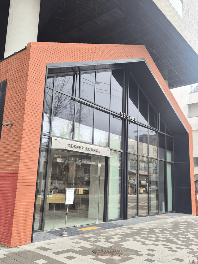 홍대 몰입장소 추천 (데스커라운지 홍대)-0