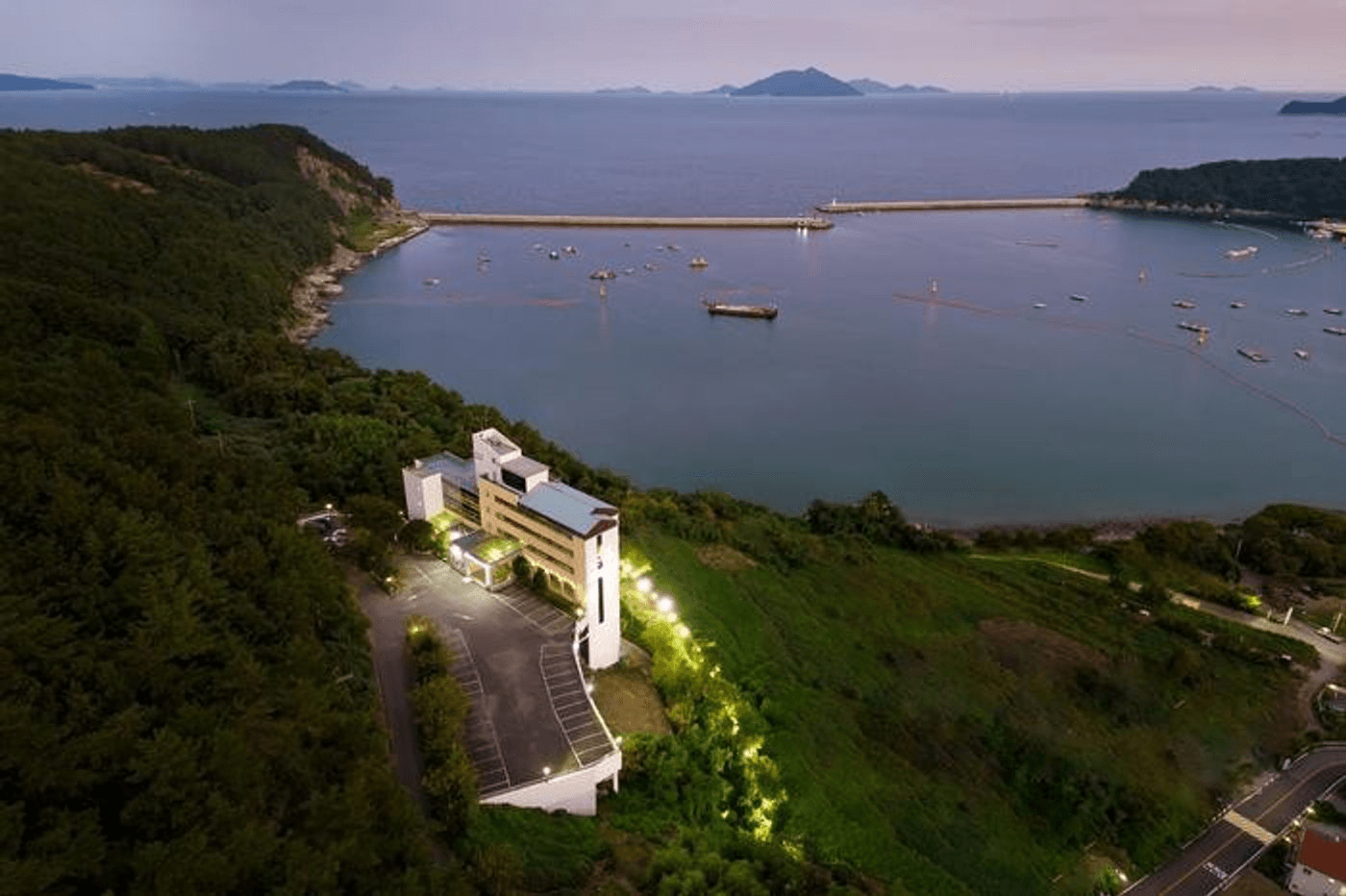 경남 남해시즌관광호텔 워케이션 (숙박비 지원, 공유오피스 무료제공)